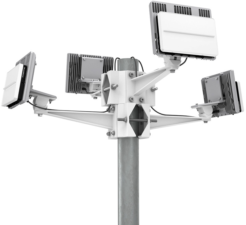 4 EchoGuard radar units mounted to a pole