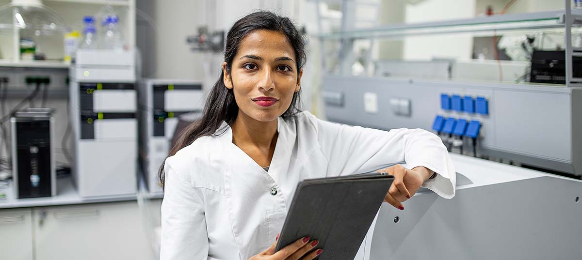 Image-Medical engineer in lab holding tablet